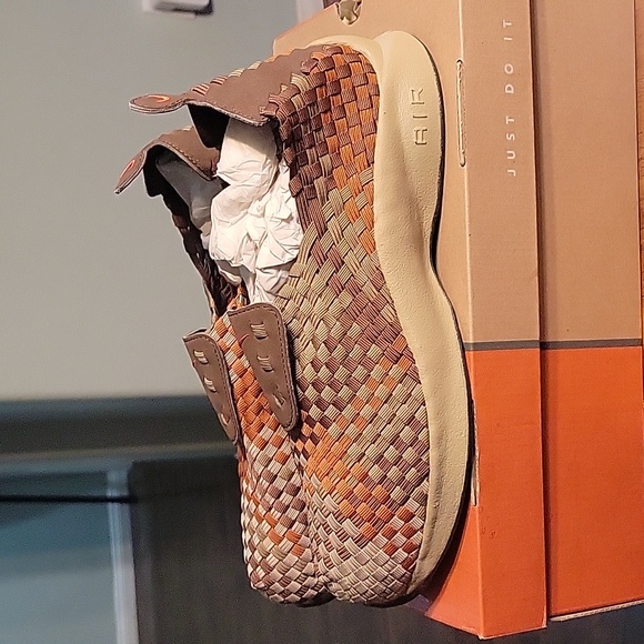 nike air woven sizing